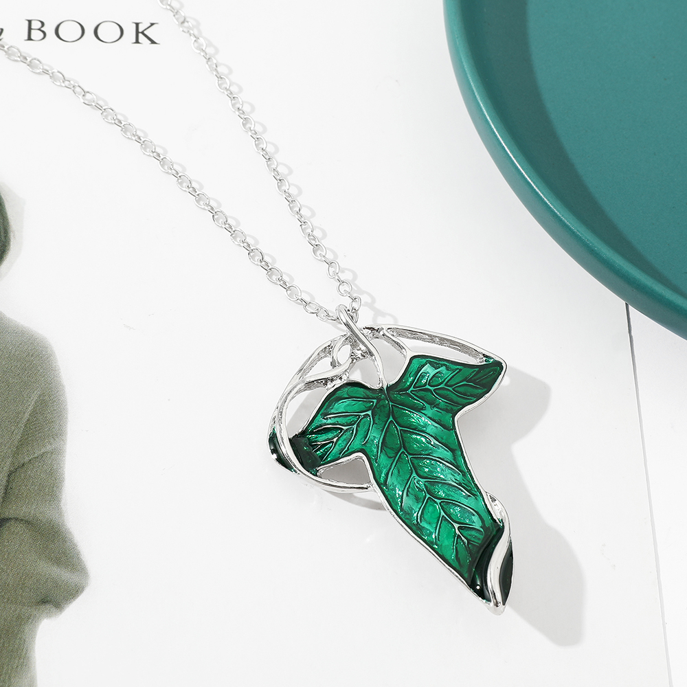 Vintage Green Leaf Pendant Nec - огляд і ціна Vintage Collectibles For Sale
