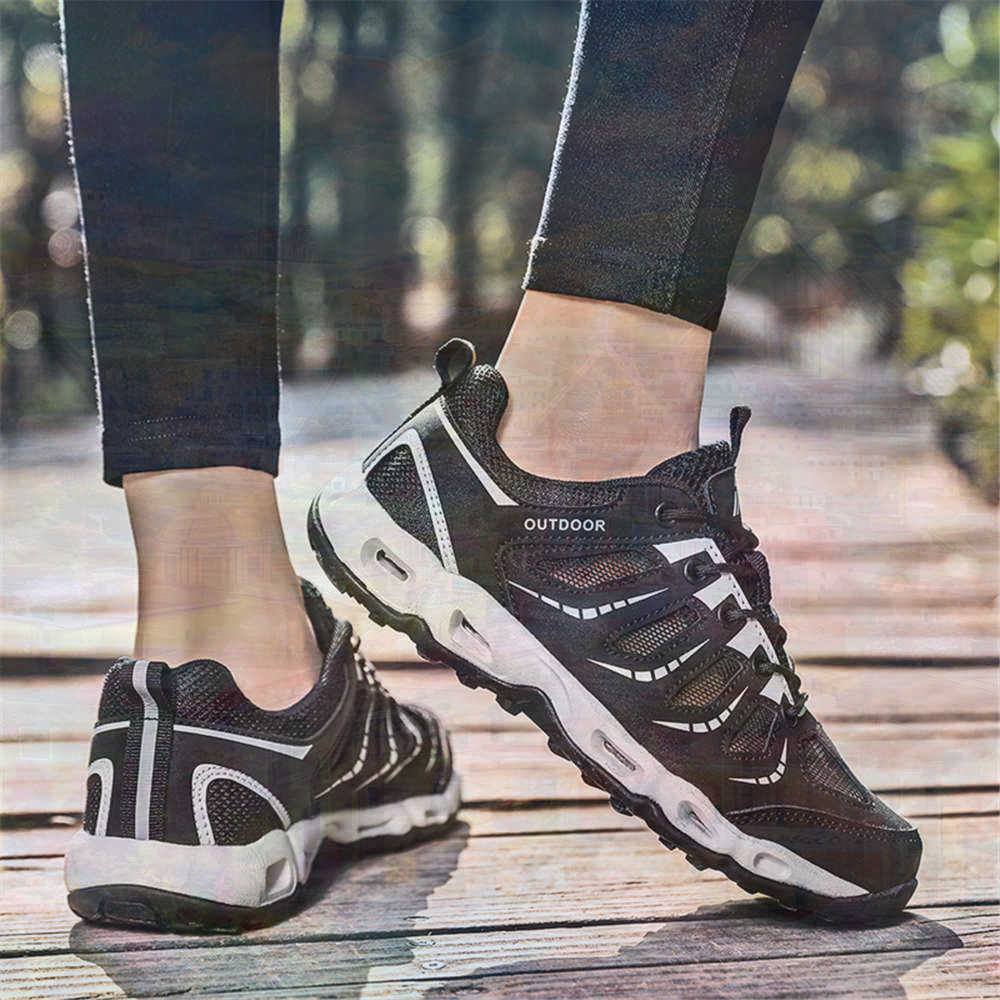 Sumer Round Tip Silver Sneaker - огляд і ціна Vintage Collectible Stores