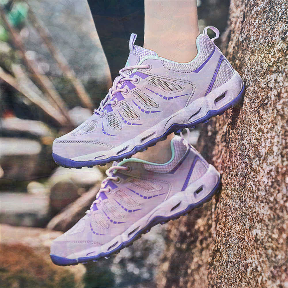 Sumer Round Tip Silver Sneaker - огляд і ціна Vintage Collectible Stores